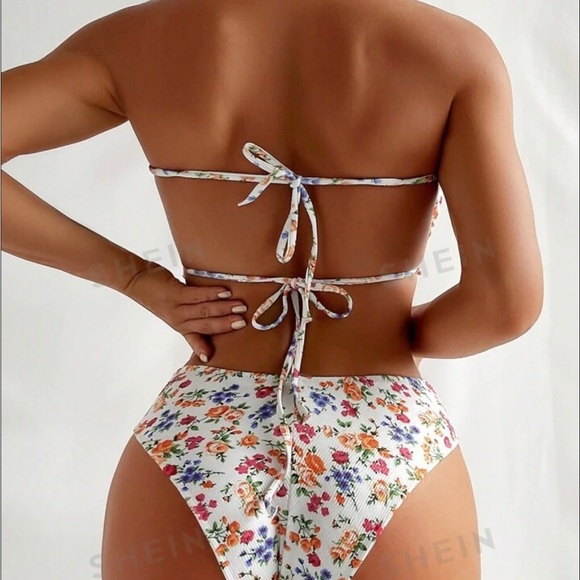 NEW: Floral mod summer beach flower print one piece swimsuit. - Picture 3 of 3